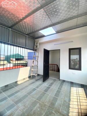 ## **Bán Nhà Thạch Bàn, Long Biên 5T, 41m2 chỉ 7,9 tỷ (ngõ thông trước nhà)!** 