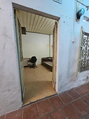 nhà trọ gồm 2 phòng không chung chủ có sân chung để xe