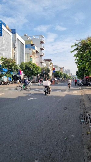 bán nhà mt nguyễn thái sơn, 3m5 x 13m, 1 trệt 2 lầu , đang cho thuê 25tr/tháng, shr cc ngay.