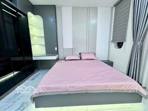 hẻm thông 1 trục, gần chợ phạm văn bạch, siêu thị emart sân gold - nhà ga t3