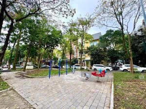 bán đất phố duy tân - 150m2 - ô tô tránh - vỉa hè - view vườn hoa - gần quận ủy cầu giấy