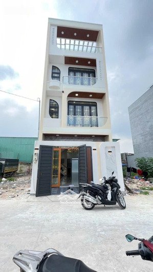 diện tích: 5x17m, thiết kế sang trọng không gian rộng rãi, thoáng mát kết cấu 1 trệt, 3 lầu