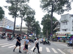 nhà 4 tầng an dương vương trung tâm, đoạn 2 chiều kinh doanh, dt 68m2 bề ngang 4m, shr, chỉ 18.5 tỷ