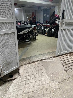 cho thuê căn hộ ccmn phố chùa bộc 50m2, tòa 7 tầng, 2pn, giá 8tr/tháng