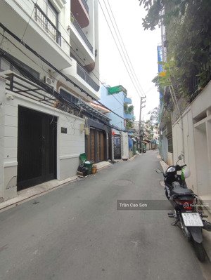 bán nhà hxh thành thái,q10(kế bên bv 115).dt:4.1x16.5m(3tầng-5pn) giá 13.5tỷ lh mr sơn