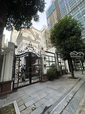 biệt thự vip hoàng quốc việt-lô góc hiếm-3 thoáng, khó tìm bất động sản đẳng cấp-120m-57.5 tỷ