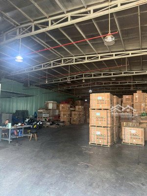 cho thuê 2 kho, dt: 840m2 và 900m2, mặt tiền ql1a, bình tân, pccc tự động, giá thuê: 115k/m2