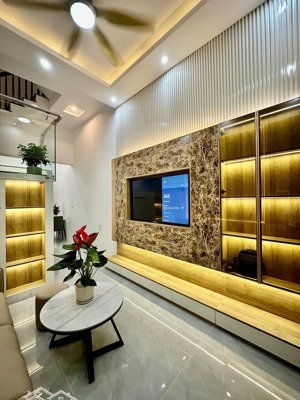 nhà mới tam trinh dân xây chắc chắn, full nội thất , 42m2,giá 6,68 tỷ