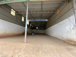 cho thuê kho 10x25m giá 11 tr/tháng ngay chợ đầu mối liên nghĩa - đức trọng