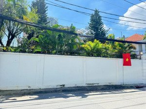 bán nhà mặt tiền nguyễn ư dĩ,thảo điền q2 dt(10x27m). ctxd: hầm 7 tầng giá chỉ 303tr/m2