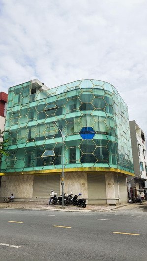 cần bán tòa nhà văn phòng 5 tầng (771m2 sàn)