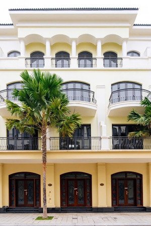 cần bán liền kề chà là ocean park 2. diện tích 58,5m2, mặt tiền 4,5m, đông nam. có sổ, giá 8,2 tỷ.