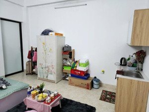 số 9 ngõ 2 đại lộ thăng long giá 4t , ô tô đỗ cửa , có ban công cuối tháng có phòng tầng 2