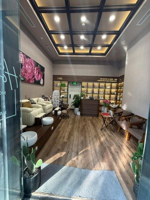 chính chủ sang nhượng tiệm spa nail massage tại vinhomes golden river,sẵn tệp khách chỉ vào kd!