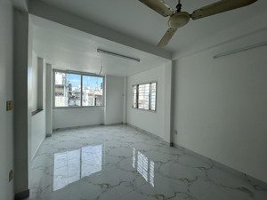 siêu phẩm studio 25m2 | cửa sổ trời siêu thoáng | tiện nghi mới 100% | ngay cầu vượt 3/2 | q10