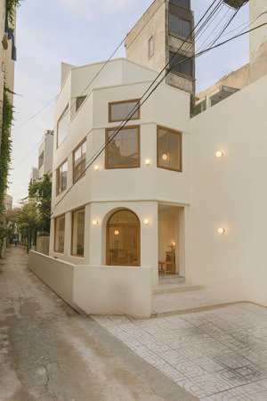 cho thuê nhà góc 2mt đường ngô tất tố q.bình thạnh, diện tích 5x16m trệt 2 lầu sân thượng, giá 90tr