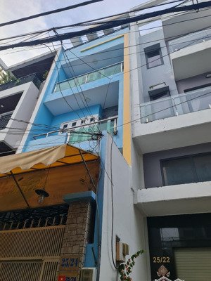 nhỉnh 5 tỷ nhà 1352/ đường 3 tháng 2 phường 2 quận 11 nhà đúc 5 tấm khu vực sầm uất ngay trung tâm