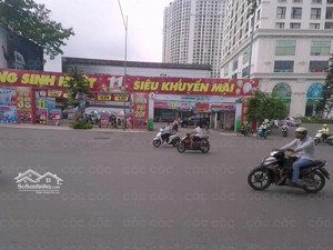 siêu hót cho thuê 1.900m² mặt phố nguyễn trãi sát royal city | vị trí kim cương cực hiếm