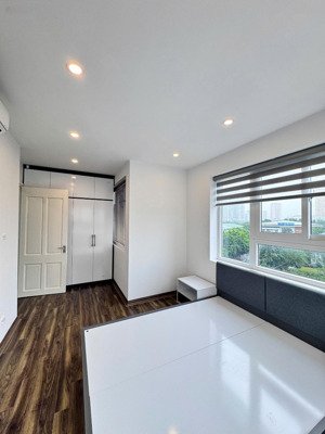 chính chủ cần bán căn hộ 2 ngủ 2 vệ sinh, full nội thất, ban công đông nam tại vinaconex 3.