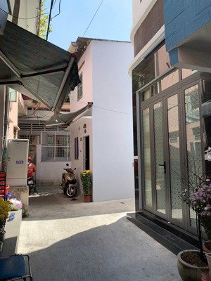 q10- lý thái tổ- nhà đẹp 3 lầu- 5tỷ880 tl