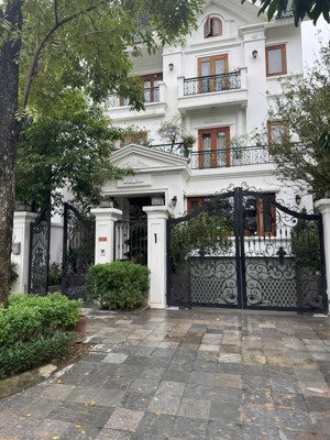 cho thuê nhà 4 tầng 428m2 sàn kđt ciputra nam thăng long khu k. phù hợp làm vp