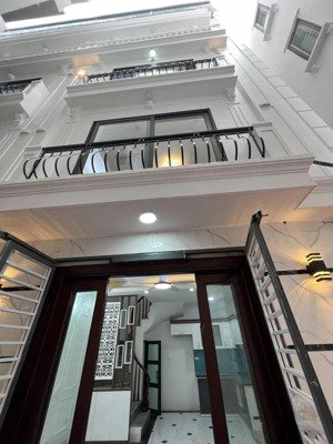 duy nhất 1 căn nhà 5tx33m2 ô tô đỗ gần, sát khu đô thị đô nghĩa giá chỉ 3.7 tỷ. lh: 