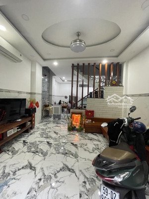 bán nhà đẹp 3 tầng - xe hơi đậu trước cửa - sổ riêng - chỉ 5 tỷ tl