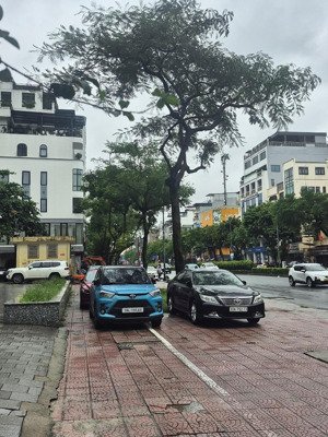 ccmn ngọc lâm - 12p khép kín. 70tr/ tháng - chỉ vài bước mặt phố nguyễn văn cừ. 70m - giá 14ty.