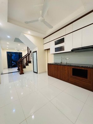 bán nhà phường chương mỹ, 4 ngủ, nội thất đầy đủ chỉ việc xách vải về ở, nhỉnh 3 tỷ xíu.