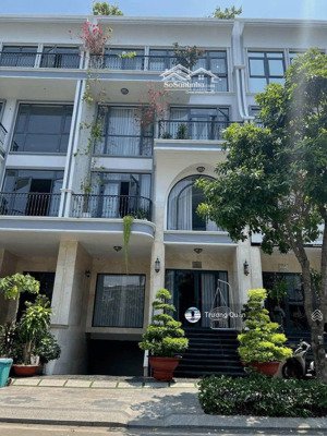 tòa nhà văn phòng vị trí đẹp cho thuê theo tầng phù hợp nhiều nhu cầu khách hàng tại kđt vạn phúc