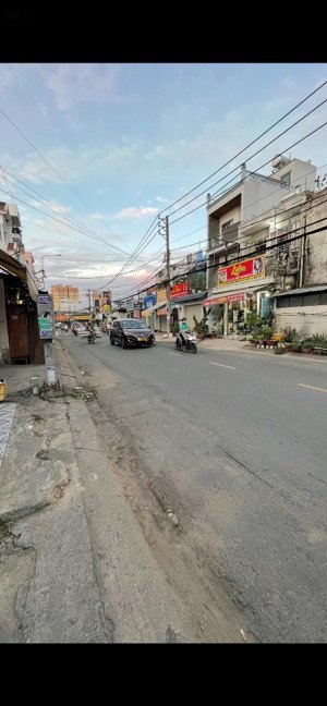 bình trị đông - bình tân . mặt tiền kinh doanh. trương phước phan , dt 5m15 x 14m nở hậu.