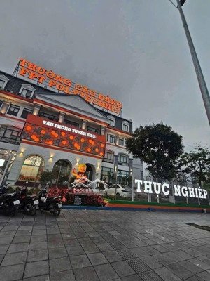 ccmn trịnh văn bô 9 tầng, dòng tiền ổn định.trước nhà ôtô dừng đỗ vị trí đẹp, ô