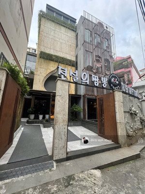 giá tot chính chủ cần bán toà nhà mặt tiền đường phan xích long p2 phú nhuận.dt:11x28m2 giá 110 tỷ.