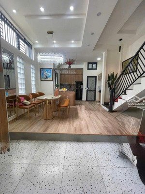 hoa hậu trần duy hưng. ngõ phân lô thông, ô tô đỗ gần, ra phố chỉ 1 phút, nhà xây kiên cố, 44m2*5t