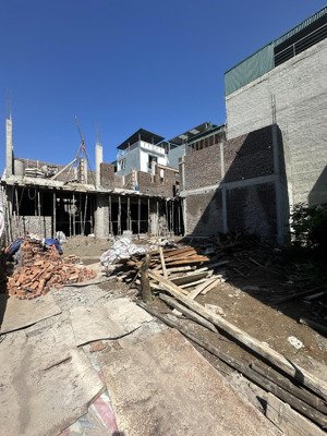 bán gấp 32m mt3,6m đất liên mạc lô góc ô tô dừng đỗ cách 20m giá 4.4 tỷ lh: 