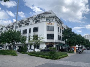 chính chủ bán gấp nhà liền kề ngụy như kon tum 79m2, vỉa hè 2 bên, kinh doanh sần uất, giá 43 tỷ.