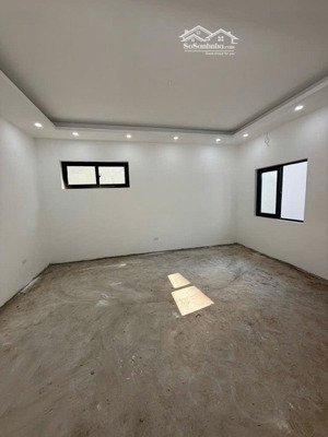 nhà hiếm ngõ quỳnh hai bà trưng
dt 40m 5 tầng mặt tiền 5.4m
giá chỉ 7,8 tỷ