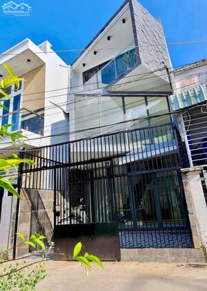 Nhà trệt lửng lầu diện tích rộng - Cách đường Trần Nam Phú 30m - Gần đại học Y Dược