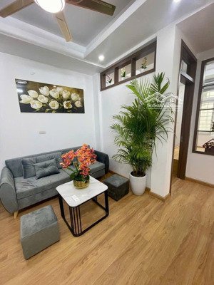 căn hộ 2 ngủ cầu giấy - ngay gần các trường đại học lớn - ô tô tránh - full nội thất chỉ 2.2 tỷ