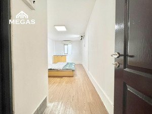 cho thuê phòng cửa sổ thoáng, giá tốt, 24m2 - đường trần hưng đạo, gần bến thành , bùi viện q1