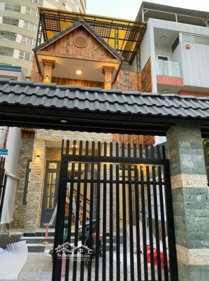 cần bán nhà phố - vị trí trung tâm phú thuận, giá tốt bất ngờ