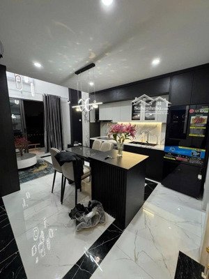 lô góc - thang máy - gần phố - nội thất đẹp - ngõ thông - lò đúc - nguyễn cao - lê quý đôn - tt ha