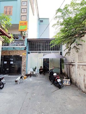 vị trí vip bình thạnh-2 ô tô 7 chỗ đỗ cửa-thông hẻm 36 nguyễn gia trí-hàng xóm toàn nhà cao tầng