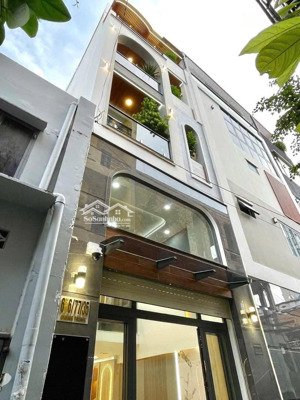 nhà có tháng máy- 6 tầng- vị trí đẹp- đg quang trung- hẻm ô tô- ngay chợ hạnh thông tây