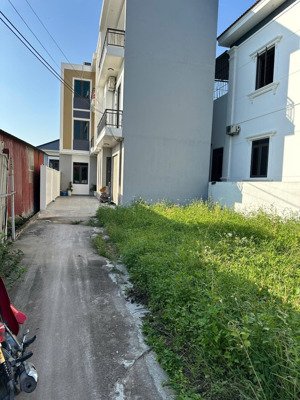 1 lô đất đẹp tại xích thổ, hồng thái
diện tích 51,7m ngang 9m sâu 5,7m
cách chợ 200m, đường thông