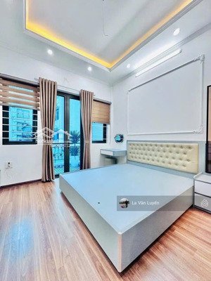 chính chủ bán nhà 4 tầng, 48m2, nội thất đẹp, ở ngay, hồ tây