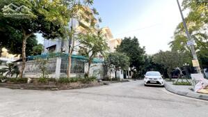 biệt thự lô góc Sài Đồng, vỉa hè rộng, ôtô tránh, view công viên cây xanh