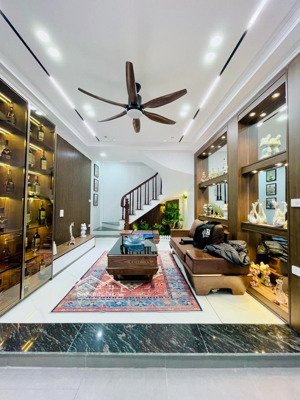 siêu rẻ ! bán nhà văn chương , ô tô cách 50m, nhà ngõ thoáng, dân trí cao , xây chắc chắn 35m2 x 5t