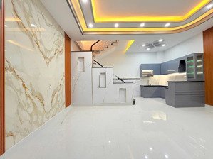 ngay đường hoa sứ phan xích long, cạnh chung cư nhiêu tứ - 4 tầng mới đẹp vào ở ngay