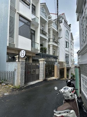 đất vuông vức nằm ngay trung tâm đà lạt phường lâm viên